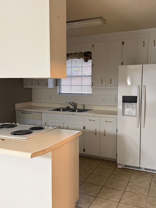 Building Photo - 304 Natchez Rd