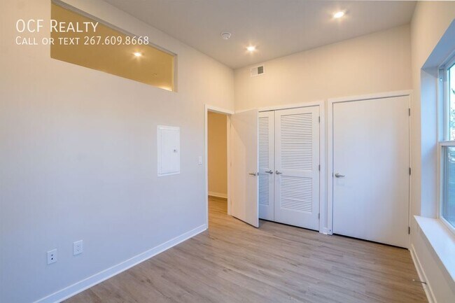 Building Photo - 1330 S Patton St