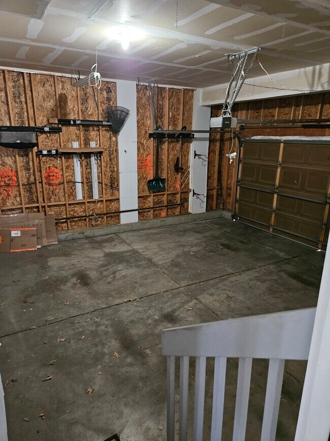Building Photo - 2353 Aral Dr