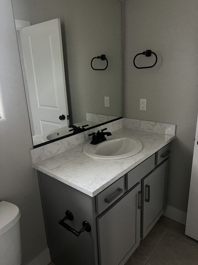 Building Photo - 232 Tuso Ranch Rd