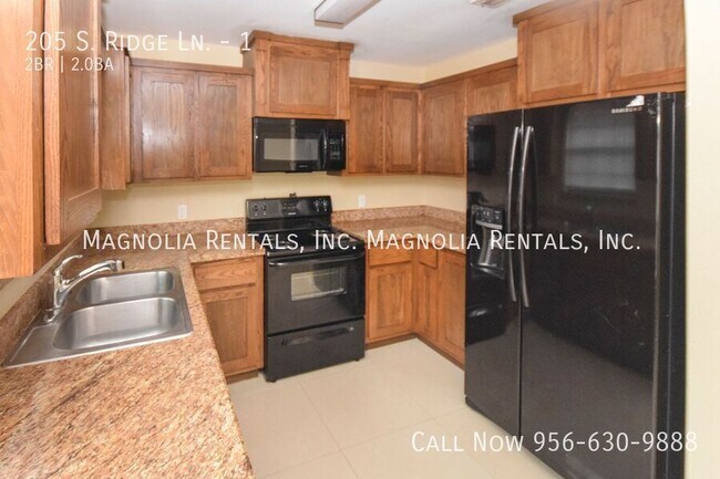 Building Photo - 205 S Ridge Ln