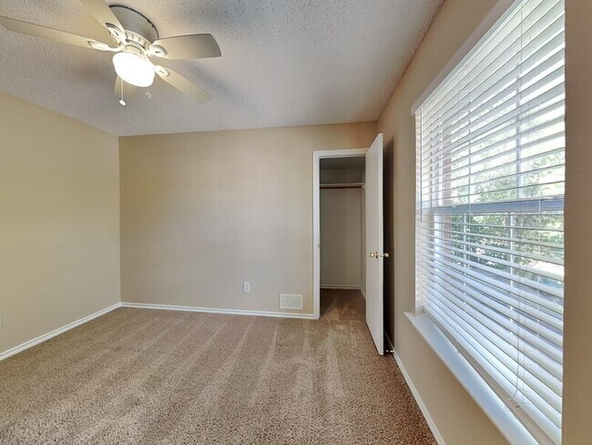 Building Photo - 1017 Woodall Dr