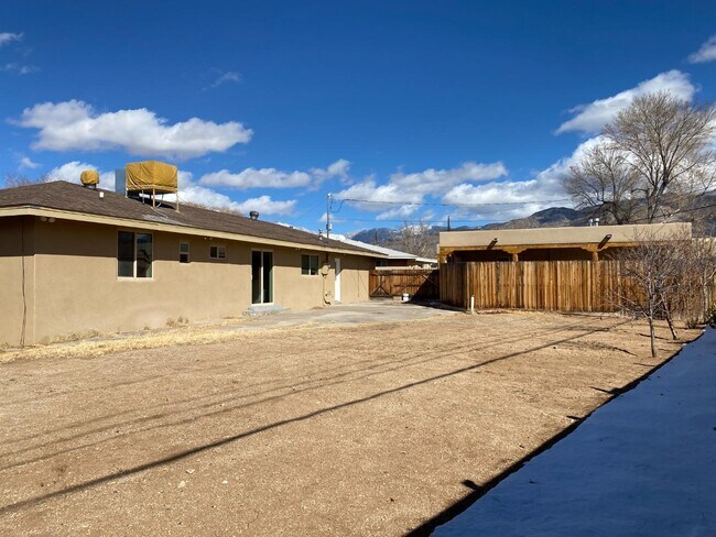 Building Photo - 2300 Stevens Dr NE