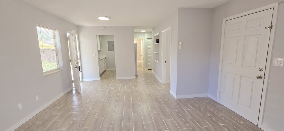 Building Photo - 1196 Fountainhead Dr