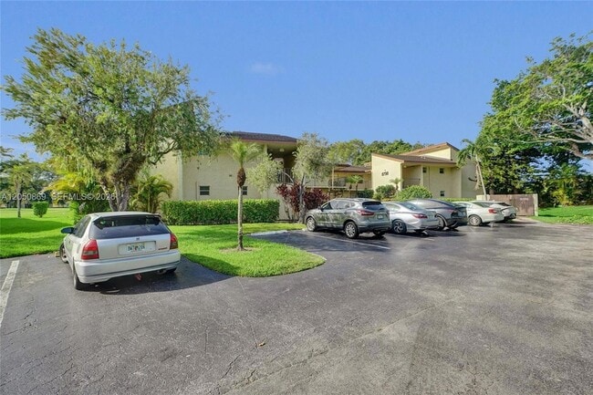 Building Photo - 8798 Holly Ct