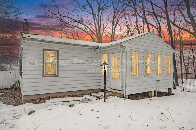 Building Photo - 2021 Academy St