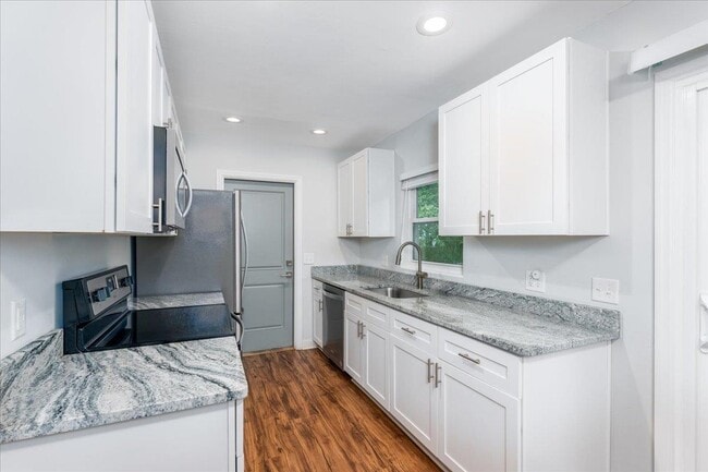 Building Photo - 1707 Hall Dr