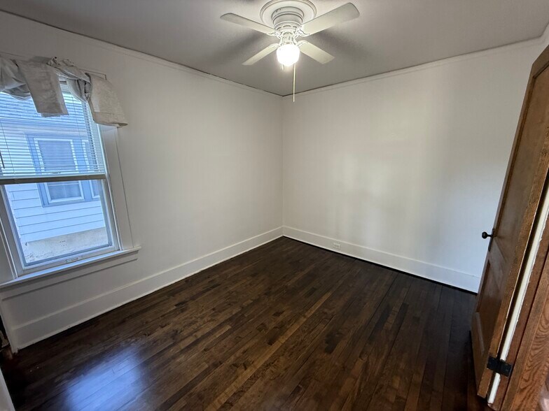 Building Photo - 1214 S 76th St