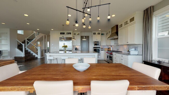 Building Photo - Issaquah highlands 5 bedroom plus Den and 5.5 bathroom newer home with a lot of amenities!!!  A m...