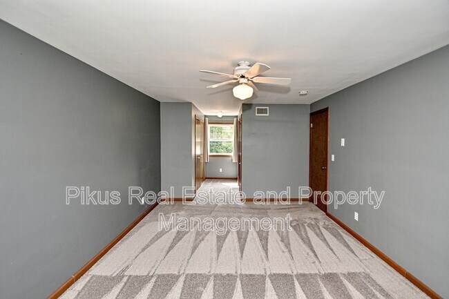 Building Photo - 1280 Linwood Ave SW