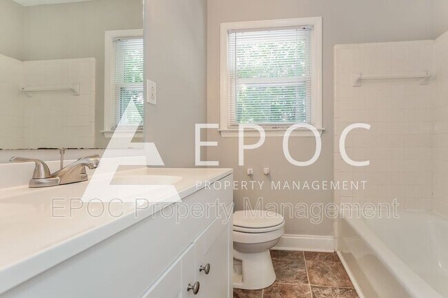 Building Photo - 1019 Cypress Dr