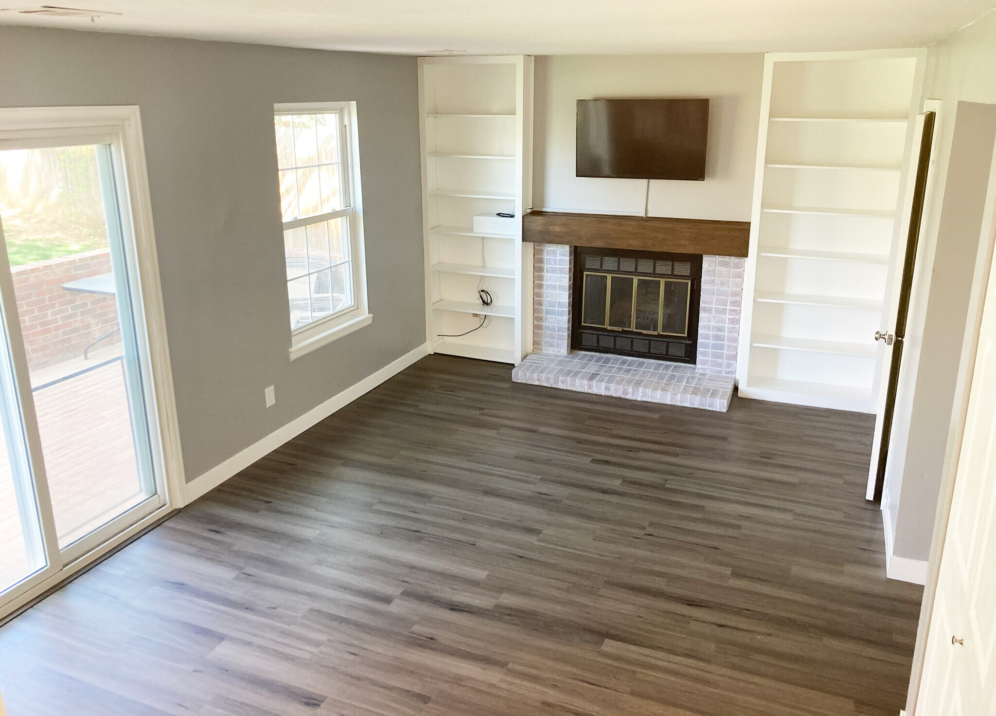 Familyroom - 8033 S Garrison Way