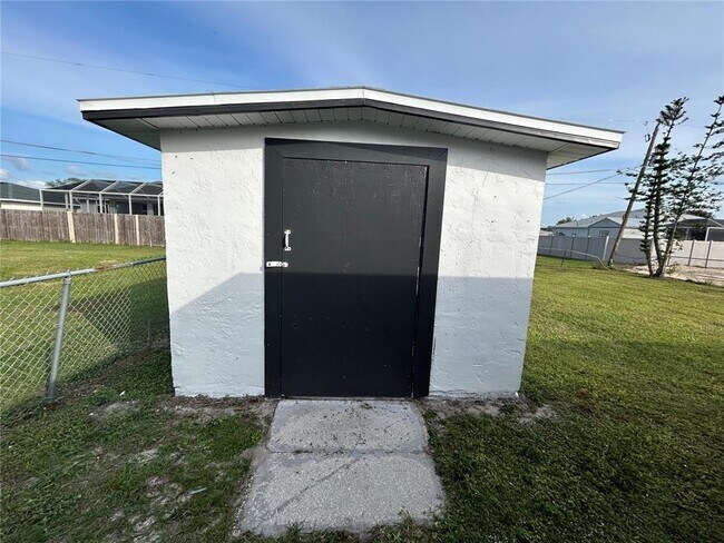 Building Photo - 3310 Jamestown St