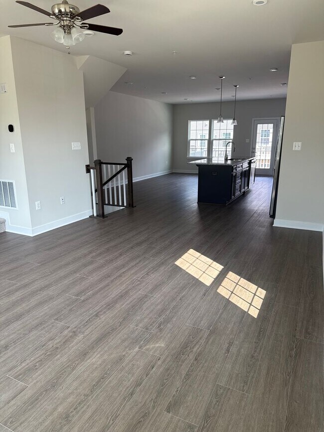 Building Photo - Brand New Build (Never lived in!) END UNIT...