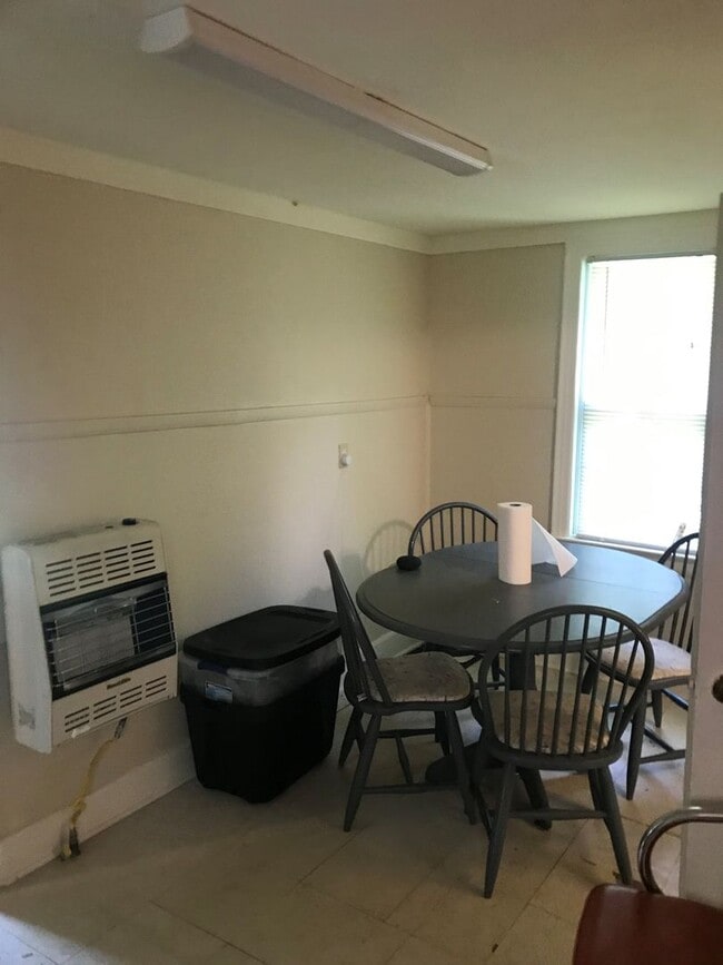 Building Photo - 620 W 24th St