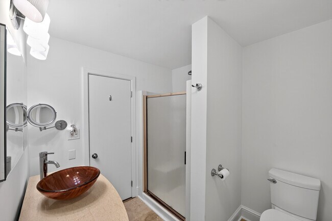 Building Photo - 745 Sagamore Dr