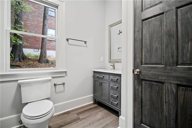 Building Photo - 940 St Charles Ave NE