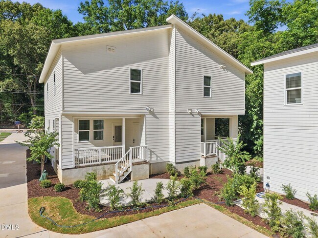 Building Photo - 2815 Wilcox Pl