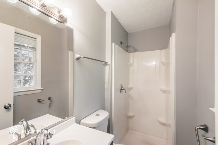 Building Photo - 6345 Thornhedge Dr