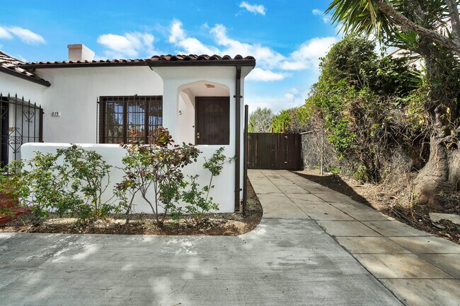Front - 815 N Curson Ave
