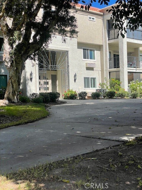 Primary Photo - 5515 Paseo Del Lago W