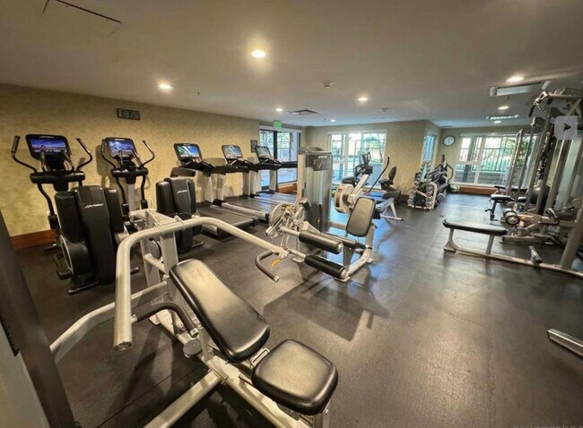 Building Photo - Newly updated features! 1 bedroom, 1.5 bat...