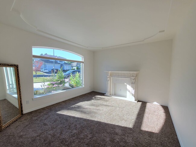 Building Photo - 1200 W Canyon Lakes Dr