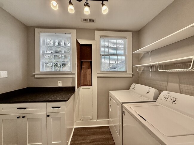 Building Photo - 1802 Guess Rd