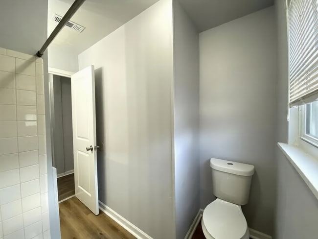 Building Photo - 533 Branham Ave SW