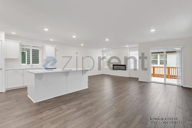 Building Photo - 1509 NE 121st Ave