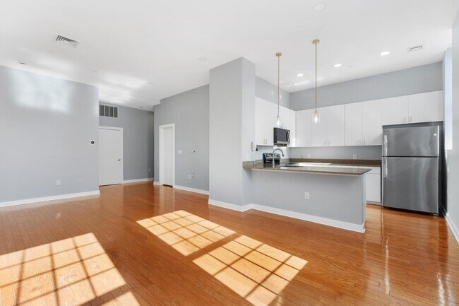 Building Photo - 72 Ashland St