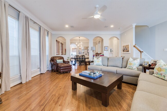 Building Photo - 1504 W 23rd St