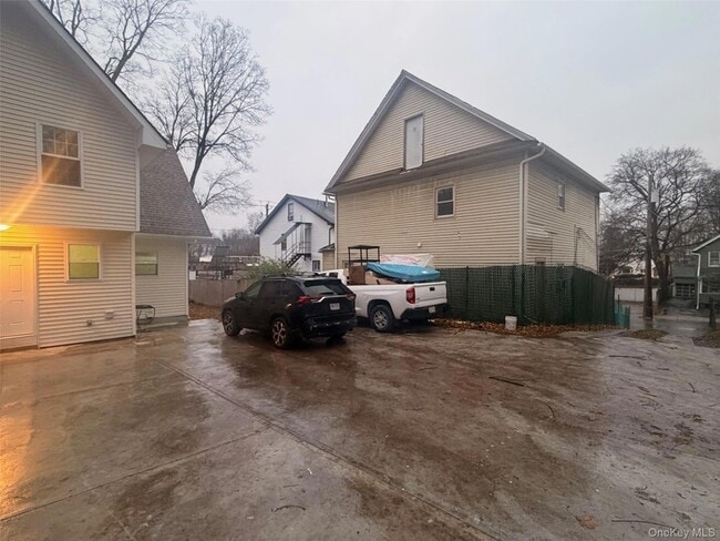 Building Photo - 79 Monhagen Ave