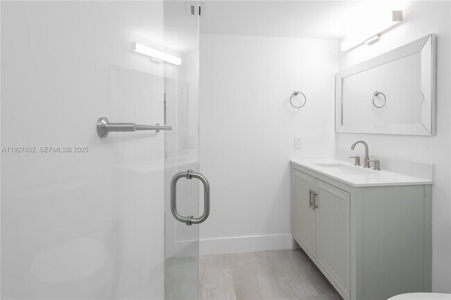 Building Photo - 16461 Blatt Blvd