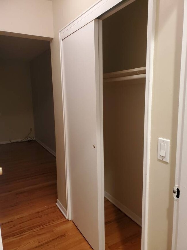 Building Photo - 17A S Valley Rd