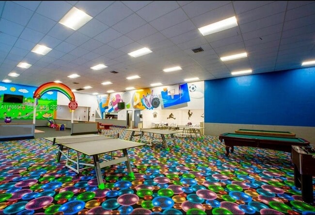 Building Photo - 16200 Golf Club Rd