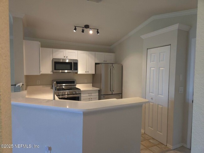 Building Photo - 13810 Sutton Park Dr N