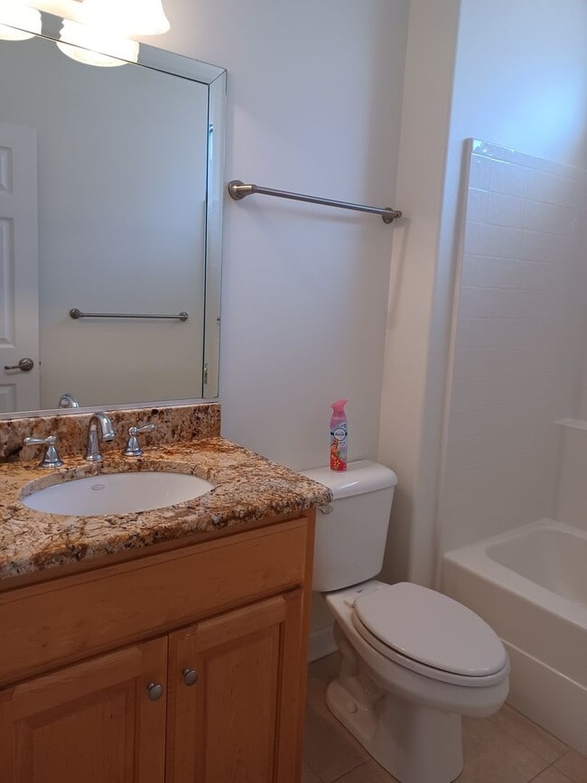 Building Photo - Spacious 4 Bedroom in Chics Beach