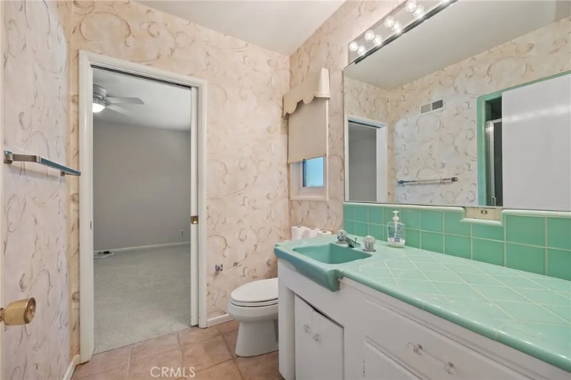 Building Photo - 5431 E El Jardin St