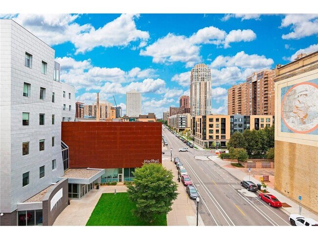 Building Photo - 545 S 2nd St