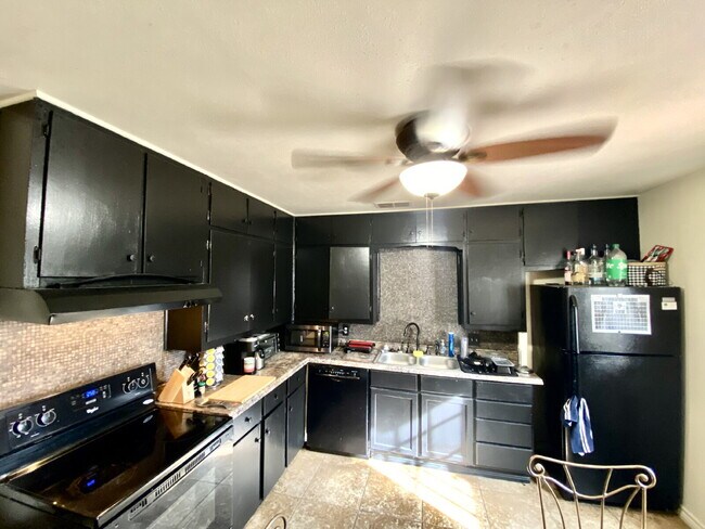 Building Photo - Available Late July! Four Bedroom in Tech ...