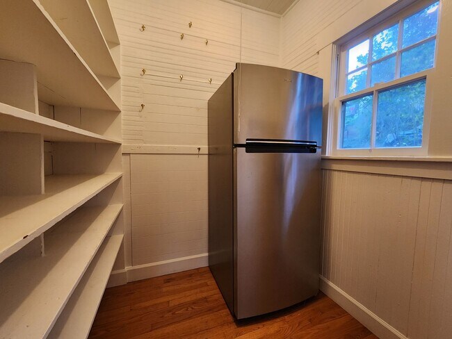 Building Photo - 7251 Maple Ave