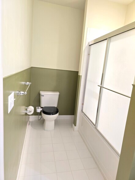 Building Photo - 350 W Elm St