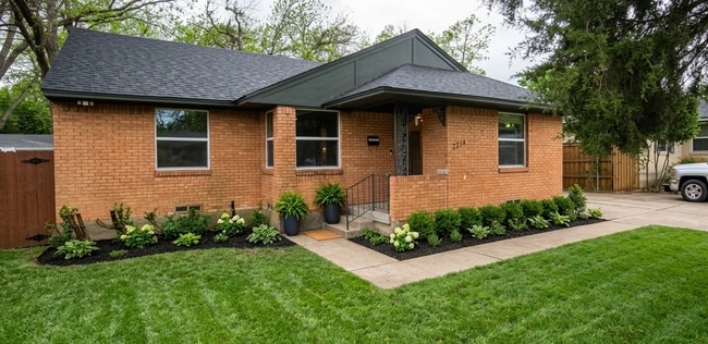 Building Photo - 2814 Housley Dr