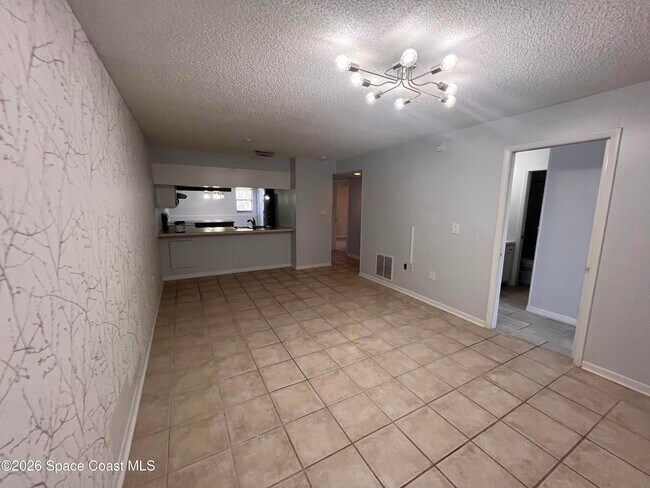 Building Photo - 1011 Clearmont St NE