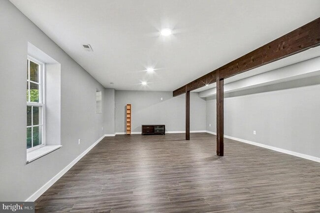 Building Photo - 8052 Buckthorne Run