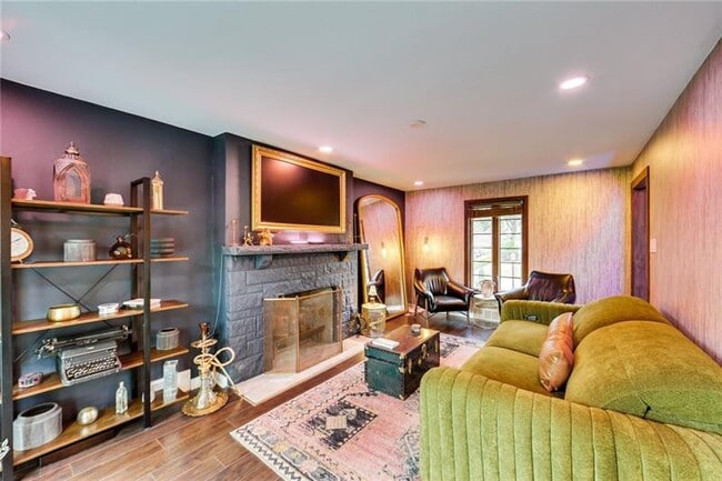 Building Photo - 619 Briarwood Ave