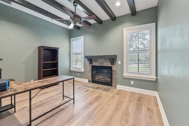 Building Photo - 7228 Oak Shores Dr