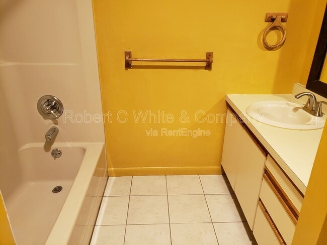 Building Photo - 174-176 Oakland St