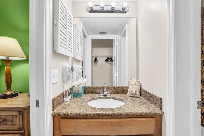 Building Photo - 600 Neapolitan Way